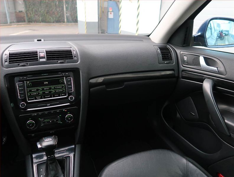 Škoda Octavia (2009) Laurin&Klement 2.0 TDI - fotka 8 z 26