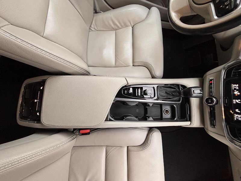 Volvo V90 (2018) 2.0 S90/ /147kW - fotka 16 z 19