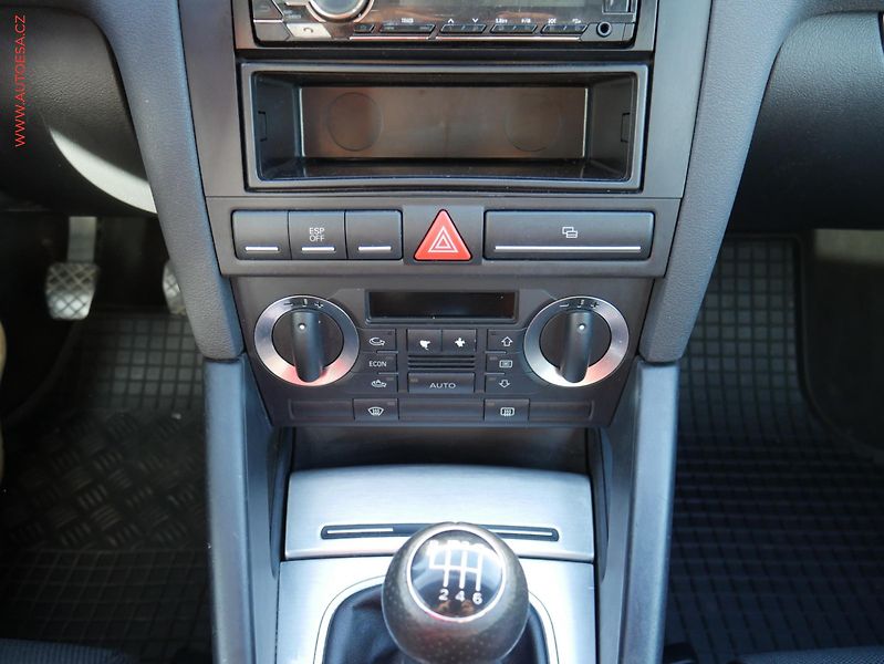 Audi A3 (2008) 2.0 TDI, S-line, xenon - fotka 14 z 15
