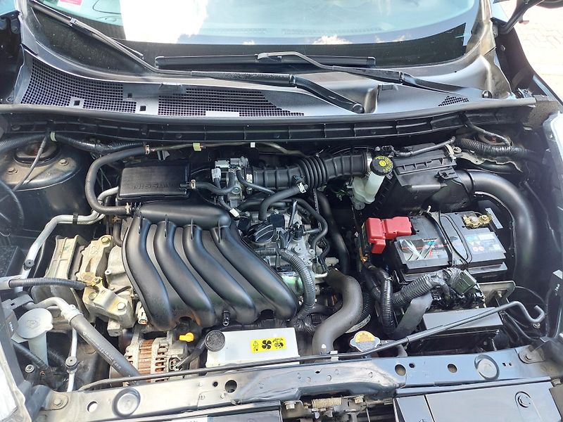 Nissan Juke (2012) TEKNA 1.6 - fotka 30 z 41