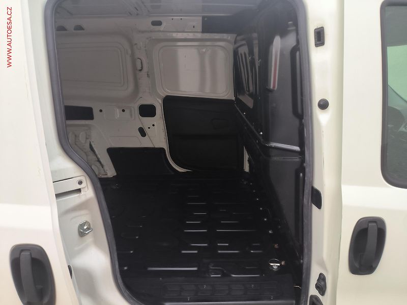 Opel Combo (2016) 1.6CDTi MAXi, ČR - fotka 8 z 19