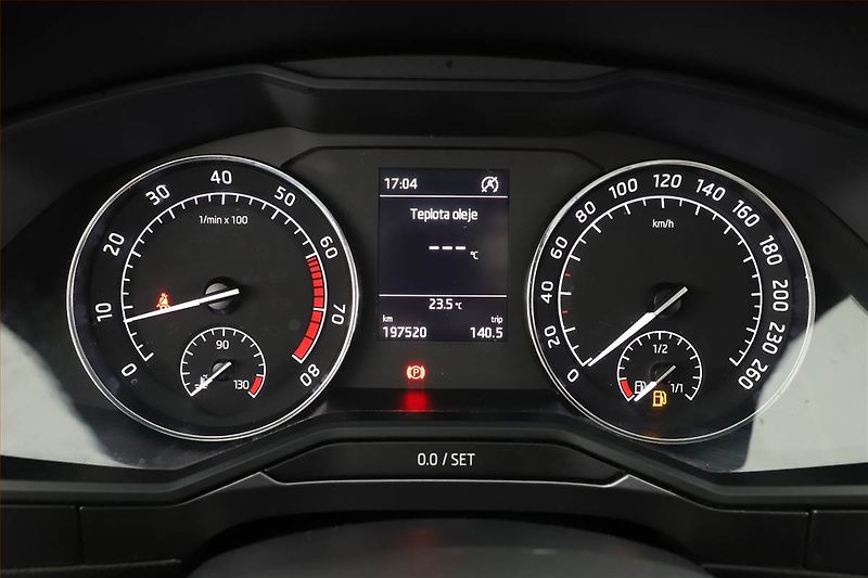 Škoda Superb (2017) 1.4 TSI, Tempomat - fotka 8 z 11