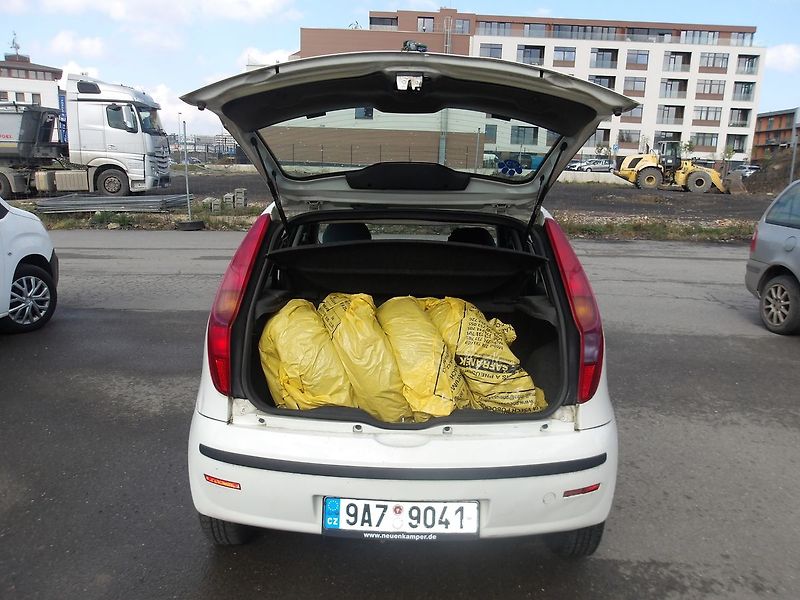 Fiat Punto 1,4i ČR 1.MAJ STK 07/2028 ! - fotka 13 z 21