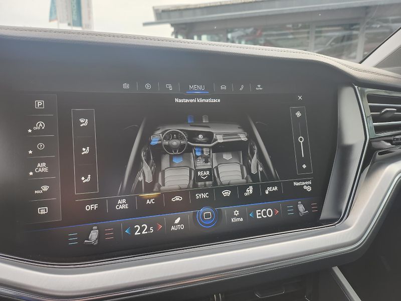 Volkswagen Touareg Elegance 3.0TDi 210kW A8 4x4 - fotka 20 z 27