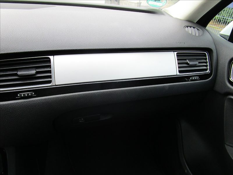 Volkswagen Touareg 3.0TDi V6  R-Line, 4x4, Bi-Xen - fotka 10 z 48