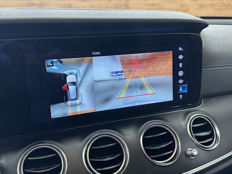 Mercedes-Benz Třídy E 400d AIRMATIC 4MATIC LED - fotka 13 z 27