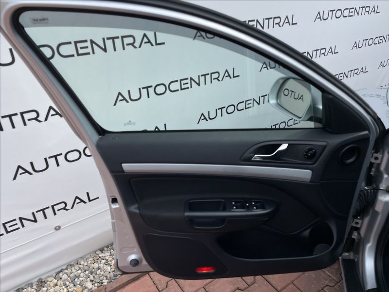 Škoda Octavia 1,4 tsi Style 90kw 1.majitel - fotka 18 z 21