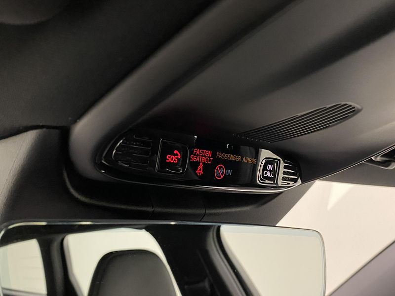 Volvo V90 D4 R-DESIGN AUT REZERVACE - fotka 29 z 47