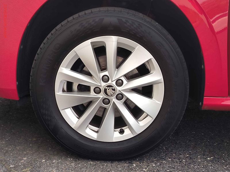 Škoda Kamiq (2024) 1.0 TSi, Selection, DSG - fotka 23 z 24