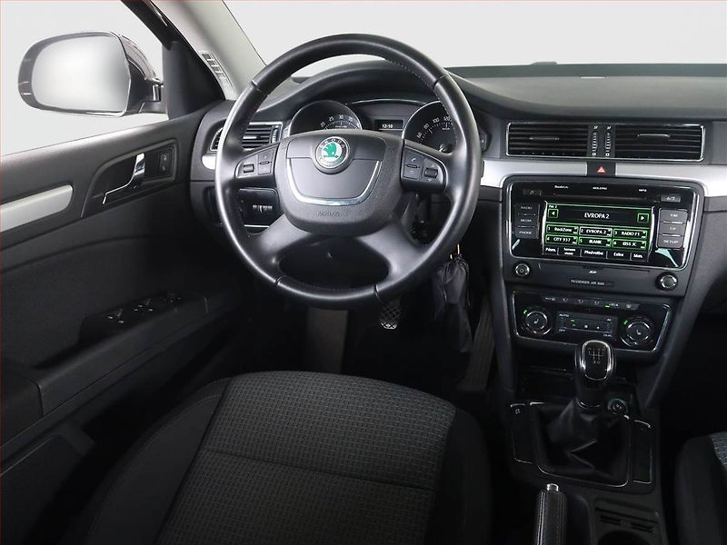 Škoda Superb (2012) 1.6 TDI, Xenony, Tempomat - fotka 7 z 15