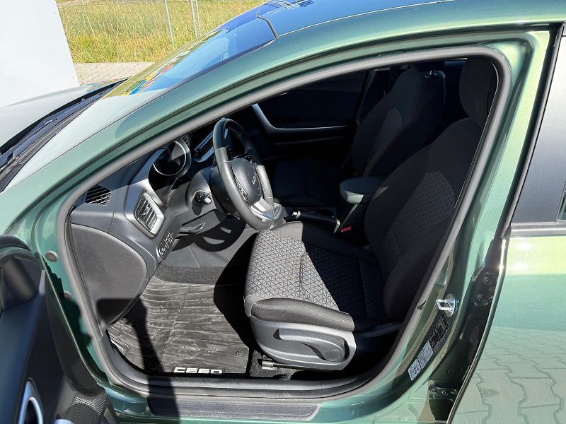 Kia Ceed 1,5 T-GDi Spin - fotka 11 z 27