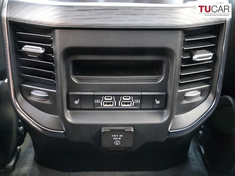 Dodge RAM (2024) 1500 Laramie Night Edition V8 - fotka 39 z 44