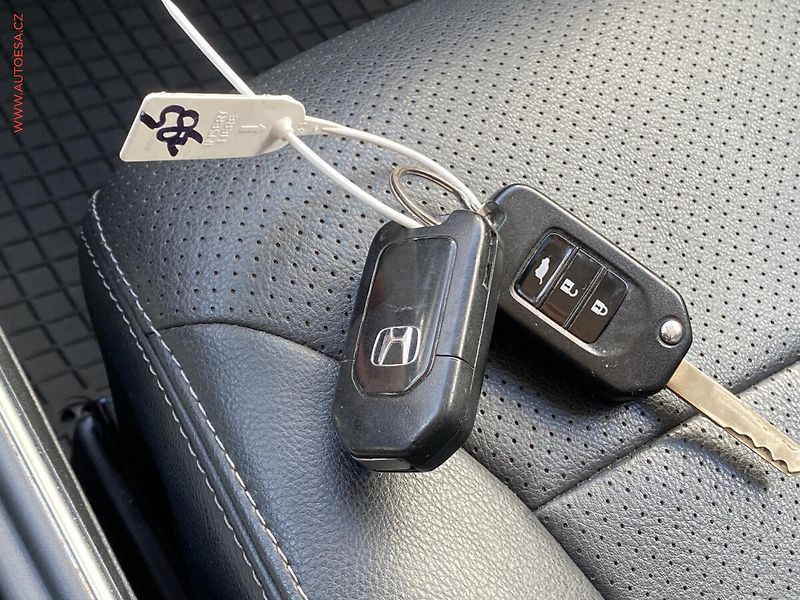 Honda CR-V (2016) 1.6 DTEC 4x4, ČR, Elegance - fotka 20 z 20