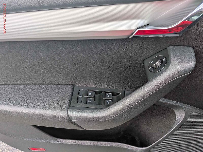 Škoda Octavia (2017) 1.6TDi, ČR, Navi, AC - fotka 12 z 16