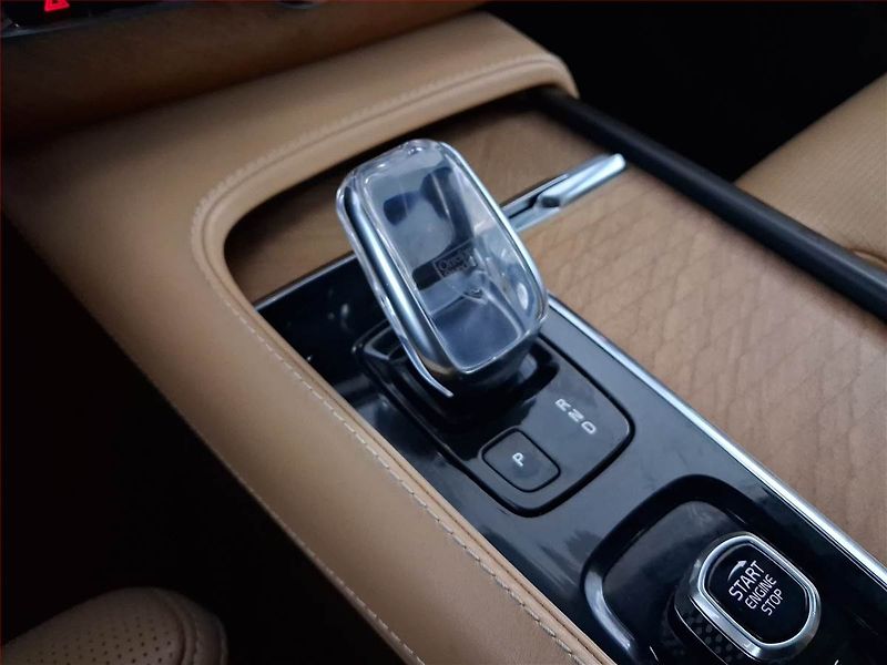 Volvo XC90 (2020) D5 AWD - fotka 13 z 27