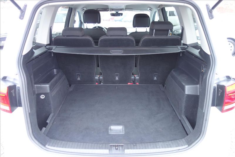 Volkswagen Touran 2,0 TDi 110KW,ČR,SERV.KN.,DSG. - fotka 17 z 34