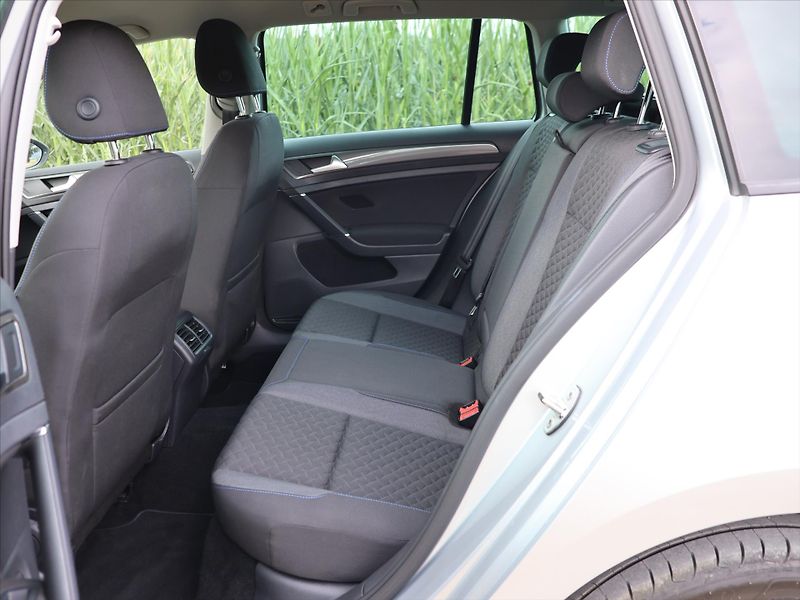 Volkswagen Golf 2.0 TDI 110kW DSG LED Join Taž - fotka 14 z 32