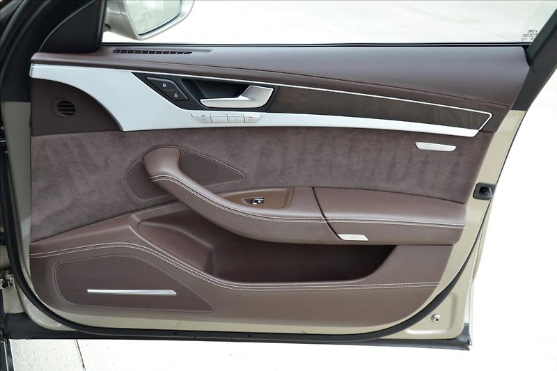 Audi A8 4.2 TDI/V8/Design-Selection/CZ - fotka 31 z 49