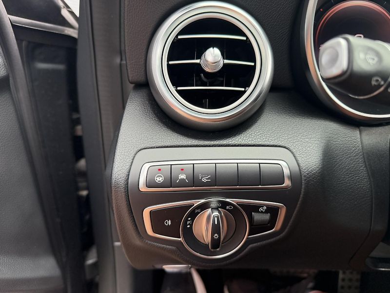 Mercedes-Benz Třídy C (2019) C 300d 4Matic AMG Line - fotka 16 z 32