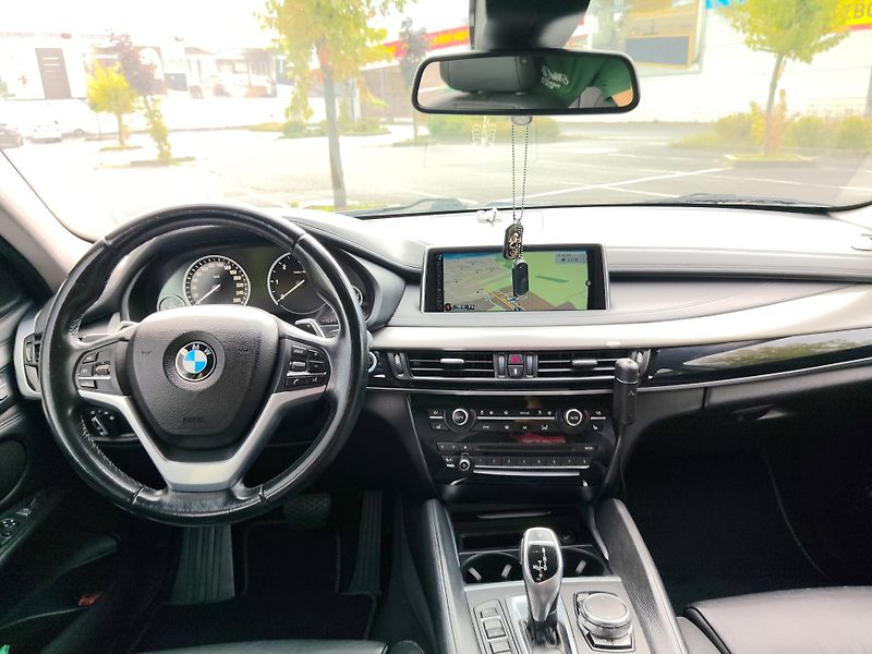 BMW X6 (2016) xDrive 30d, Head-up-display - fotka 6 z 12
