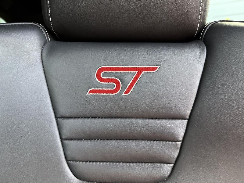 Ford Focus 2,0i 184kW EcoB SCTI ST - fotka 22 z 45