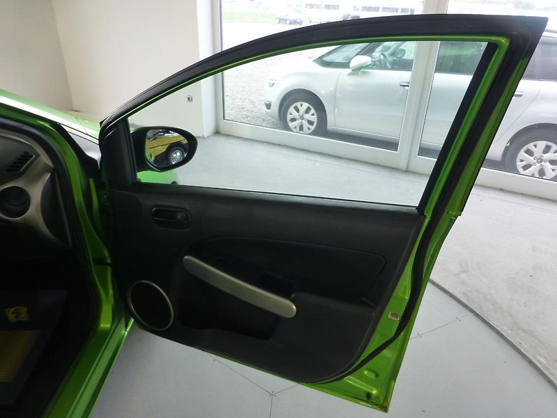 Mazda 2 (2010) 1,3I-63KW**KLIMA**ALU KOLA - fotka 13 z 20