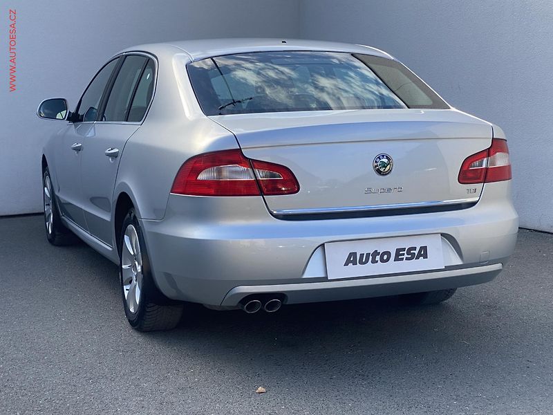 Škoda Superb (2012) 2.0 TDi, Ambition - fotka 6 z 16