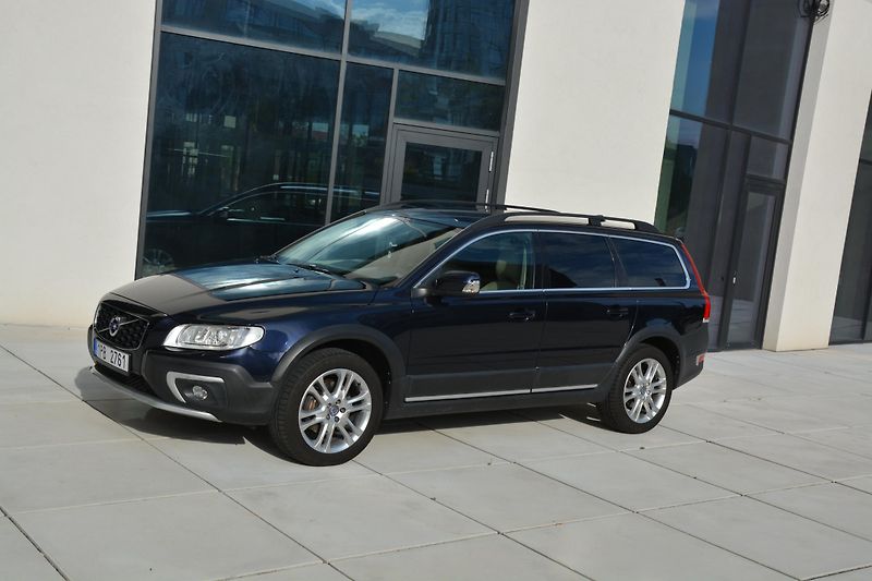 Volvo XC70 D5 SUMMUM 4x4 TAŽNÉ  - fotka 14 z 45