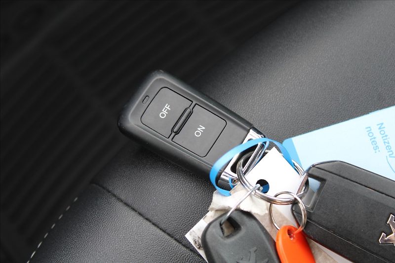 Peugeot 2008 1,2 T  AUTOMAT,ALLURE,WEBASTO - fotka 34 z 34