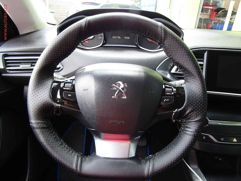 Peugeot 308 (2015) 2.0 HDi, servis.kniha, LED - fotka 17 z 19