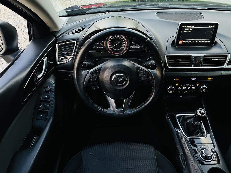 Mazda 3 2.0i MANUÁL VÝHŘEV SENZORY LED - fotka 23 z 40