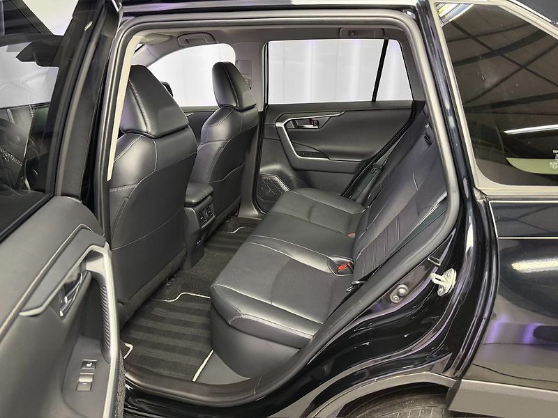 Toyota RAV4 2.5 HYBRID e-CVT 4WD EXECUTIVE - fotka 11 z 26