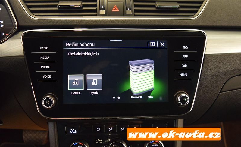 Škoda Superb 1.4 TSI iV DSG 160 kW PRAV.SER - fotka 43 z 63