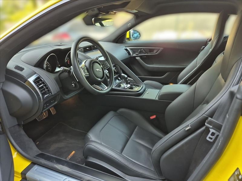 Jaguar F-Type 3,0 P380 RWD YUNNAN YELLOW - fotka 7 z 19