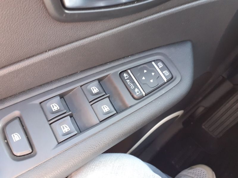 Renault Captur (2017) 1.2 TCe  87kW - fotka 16 z 33