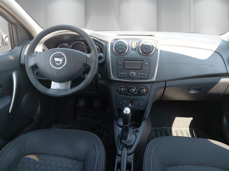 Dacia Logan (2014) 1.2 16V Arctica   - fotka 22 z 24