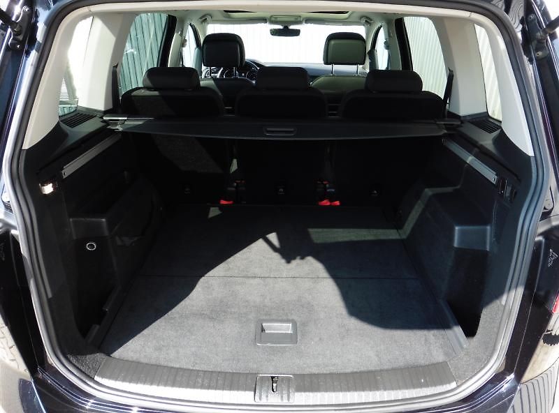 Volkswagen Touran 2.0 TDi Highline Navi Webasto - fotka 8 z 19