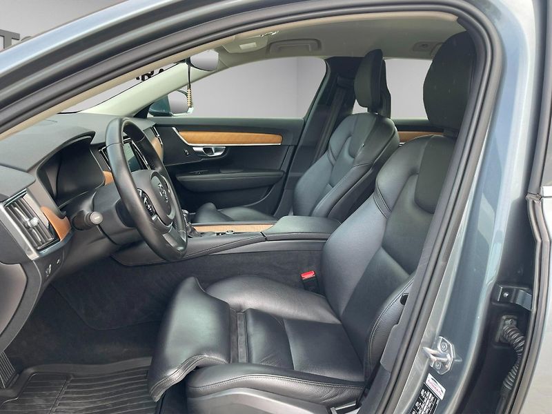 Volvo V90 (2018) D4, 140kW, Momentum - fotka 9 z 28