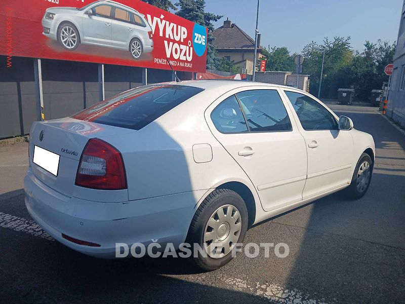 Škoda Octavia (2011) 1.6 TDi, ČR, autoAC - fotka 2 z 3