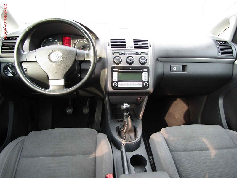 Volkswagen Touran (2007) 1.4 TSi, TZ, p.čidla - fotka 8 z 15