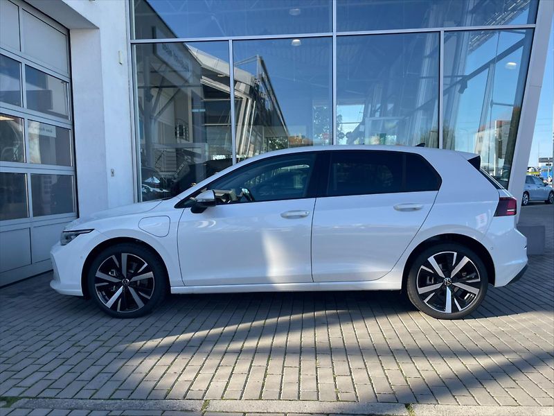Volkswagen Golf (2025) 1,5 TSI eHybrid 150 kW 6DSG  P - fotka 8 z 21