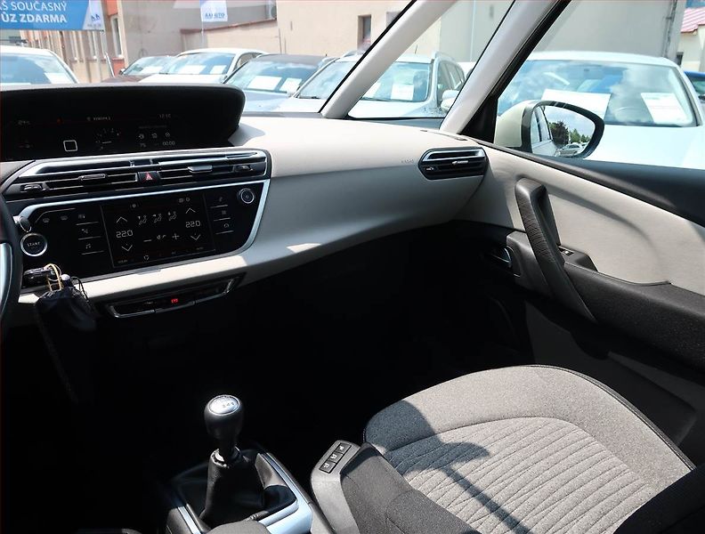 Citroën C4 Picasso (2018) 1.6 BlueHDi, ČR,1.maj - fotka 8 z 21
