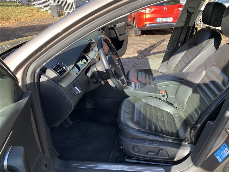 Volkswagen Passat 2,0 TSI HIGHLINE,SERVISKA - fotka 13 z 21