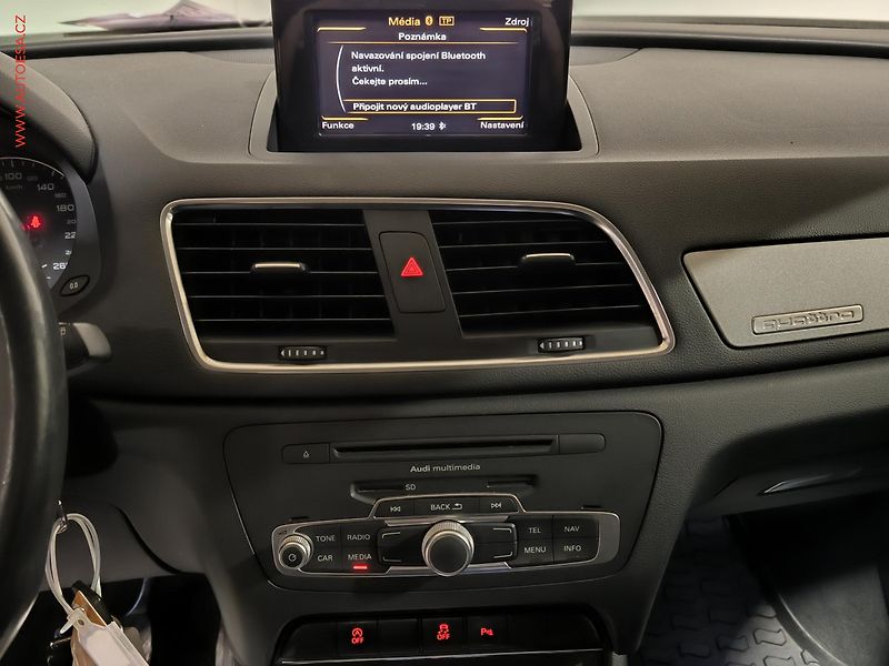 Audi Q3 (2012) 2.0TDi Quattro, ČR, AT, xenon - fotka 14 z 17