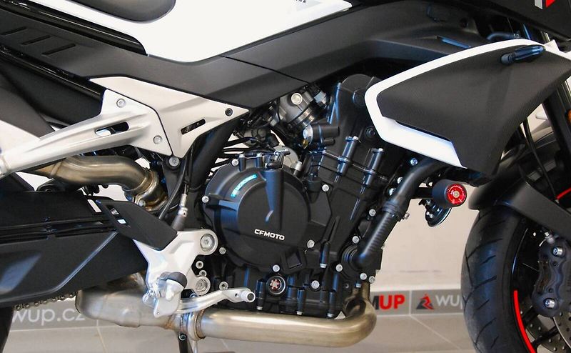 CFMOTO 800 NK (2025) 800NK Sport - krásný stav,serv - fotka 6 z 20