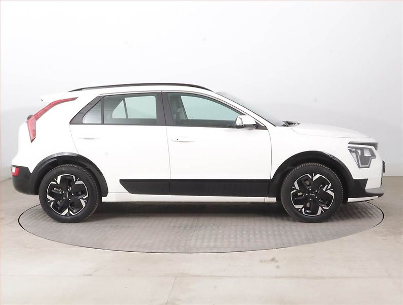 Kia Niro (2023) EV, SoH 100% - fotka 6 z 18