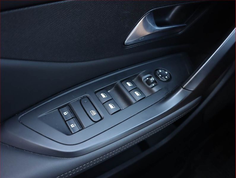 Peugeot 308 (2022) 1.2 PureTech, Serv.kniha, Kůže - fotka 17 z 18