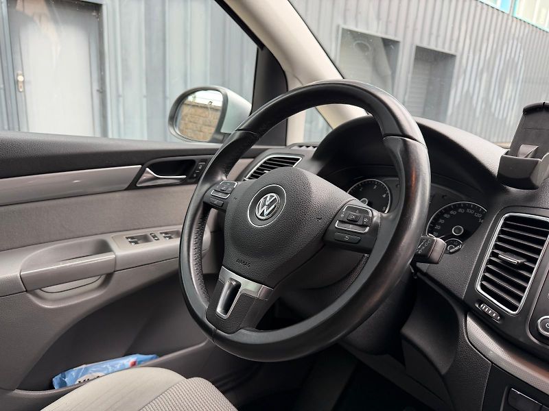 Volkswagen Sharan 2,0 TDI DSG Comfortline/servis - fotka 20 z 34