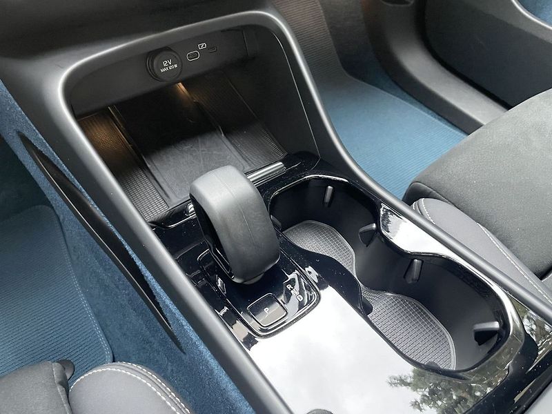 Volvo C40 Recharge Twin motor 82kWh - fotka 27 z 38