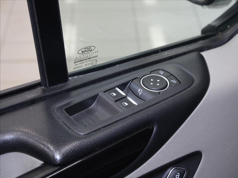 Ford Tourneo Custom 2,0 TDCi Titanum X 8-míst ČR - fotka 18 z 22